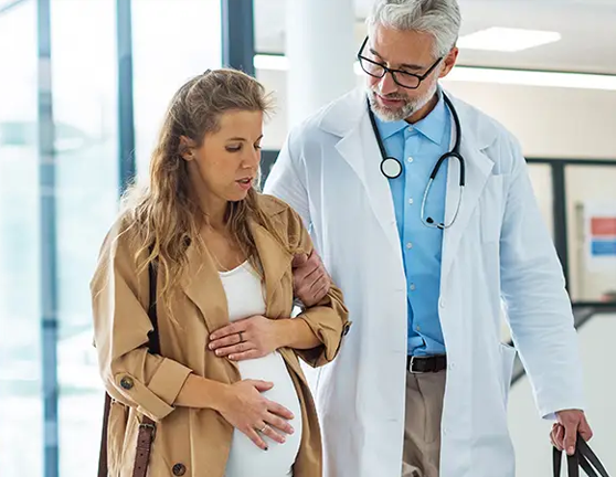 ¿Los seguros médicos cubren embarazos?
